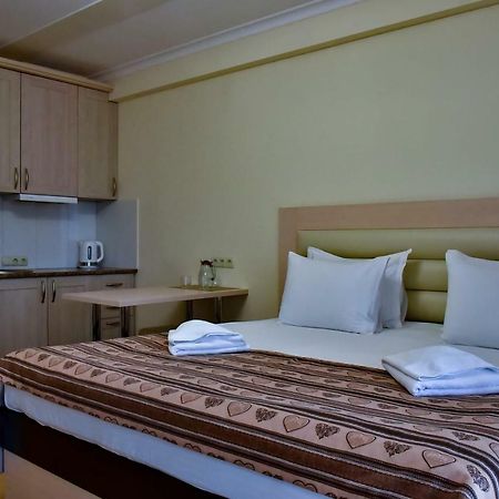 Aparthotel On Klinichna St. Kiev Dış mekan fotoğraf